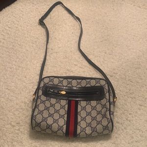 Gucci crossbody vintage -great condition!